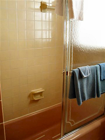 2 Bed Kitchenette: Bath has toilet, sink and tub/shower combination.