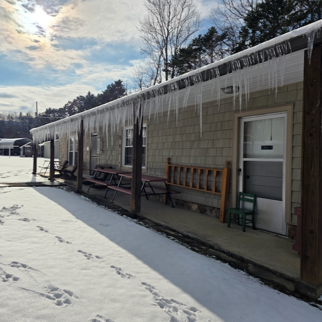 Heritage Cabin at Dock's Motel with ice and snow