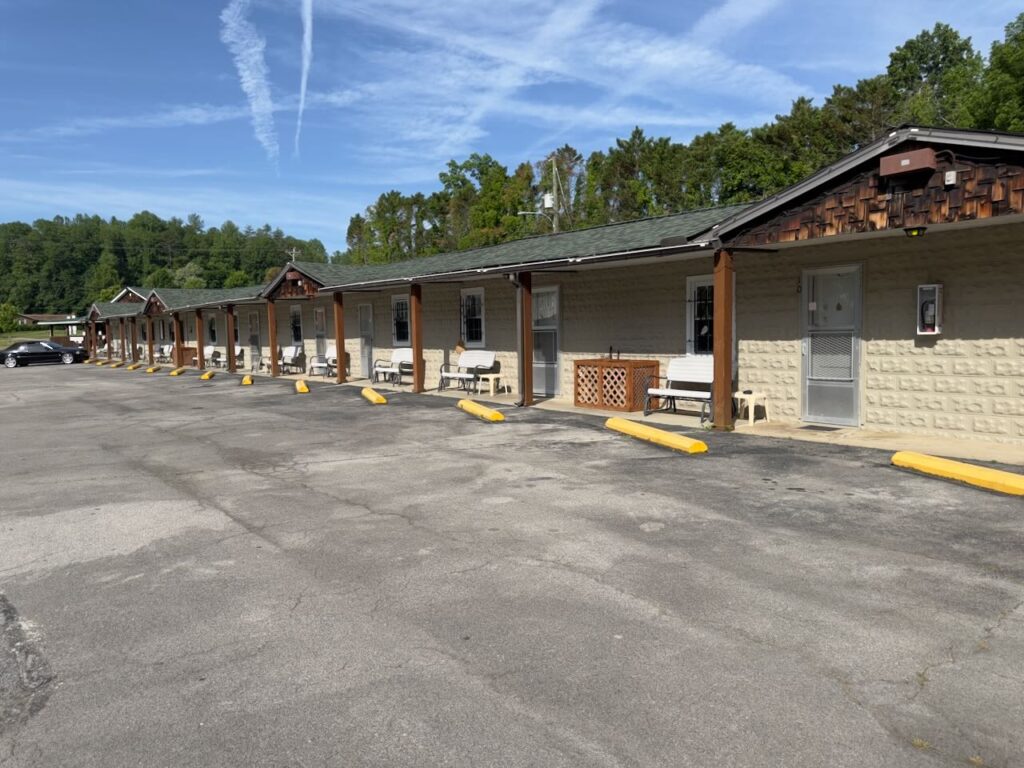 view of all of the motel rooms at Dock's Motel