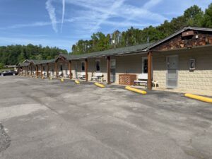 view of all of the motel rooms at Dock's Motel