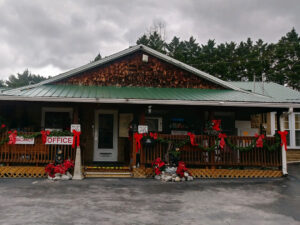 Front Office at Dock's Motel decorated for Christmas