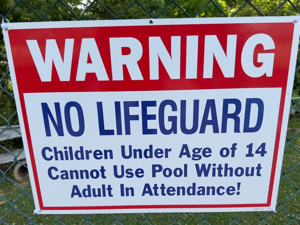 sign explaining that there is no lifeguard on duty