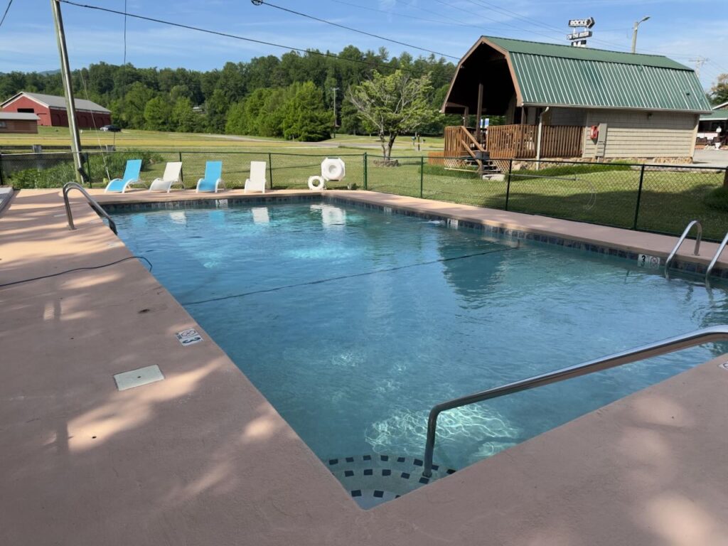 swimming pool at Dock's Motel in Townsend TN