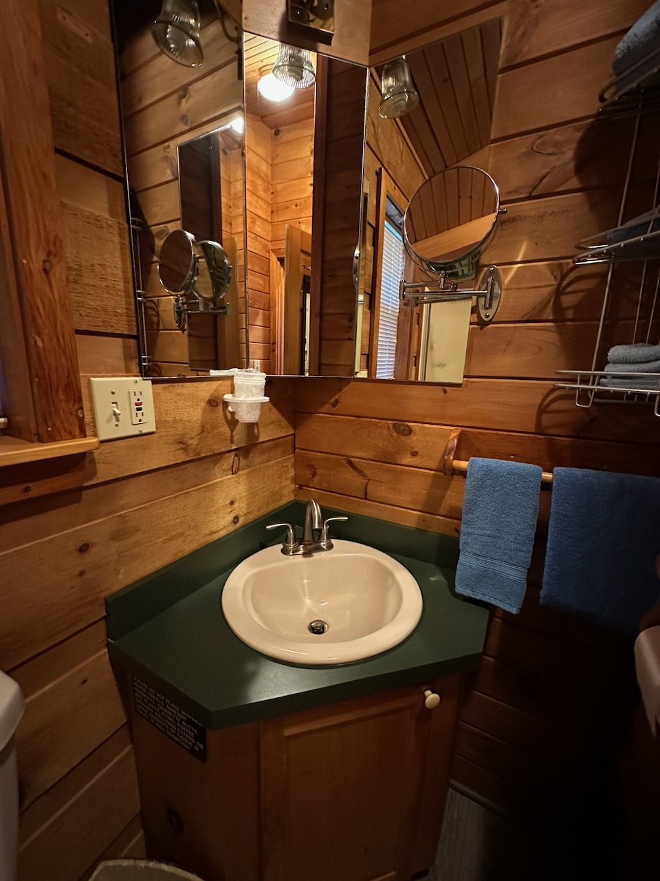 Rendezvous Cabin vanity in bathroom showing corner sink and mirrors