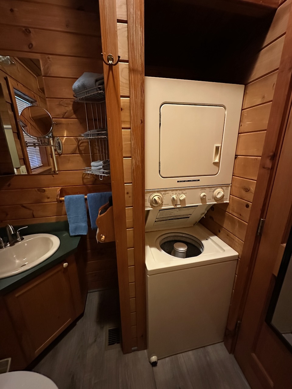 Rendevous Cabin 2 bathroom showing aparment sized washer and dryer