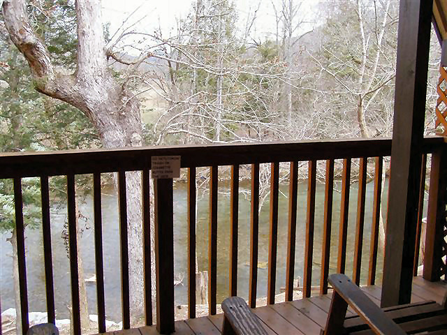 River Cabin: Deck over looks river with picnic table and rocking chairs. (ADULTS ONLY)