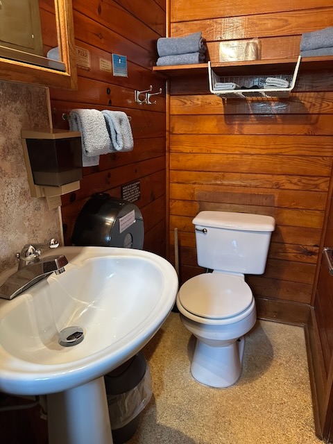 Bathroom in room 4 at docks motel showing new toile and vanity