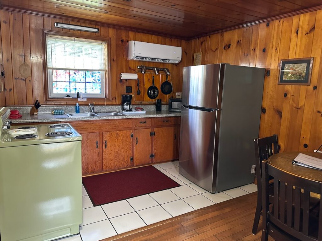Full Kitchen at Dock's Motel in rooms 3 and 6