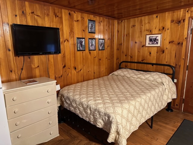 room 9 at docks motel in townsend tn showing bed and dresser
